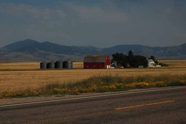 Red barn outside Great Falls